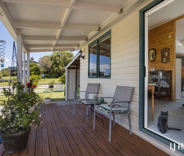 Charming 3BR Beach Haven w/Deck & Garden - Photo 3