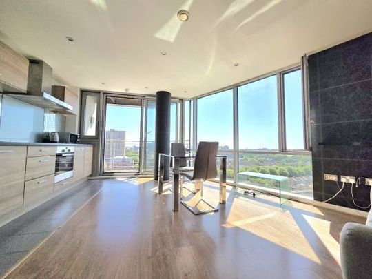 Admiralty Tower, Queen Street - Photo 1