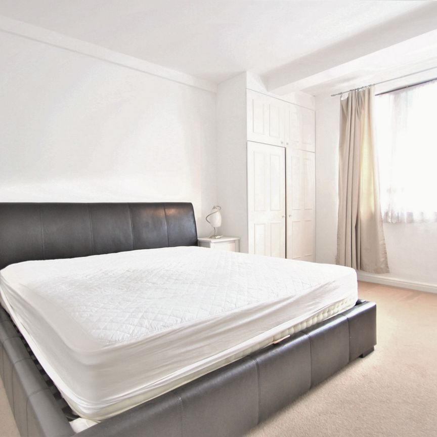 Latymer Court, Hammersmith Road, Hammersmith, London, W6 - Photo 1