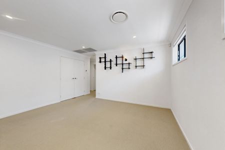 Spacious Family Home - Photo 2