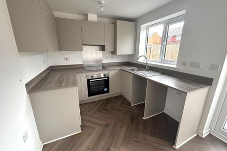 2 bedroom semi-detached house to rent - Photo 3