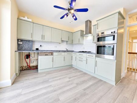 2 bedroom apartment to rent - Photo 3