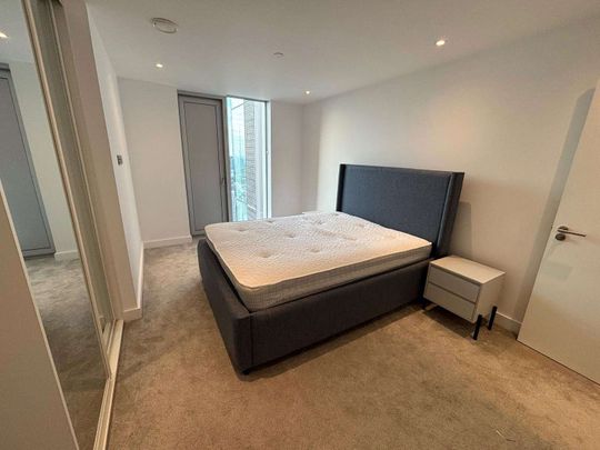 *ONE MONTH FREE ON SELECTED APARTMENTS* Luxury Fully Furnished Two Double Bedroom Apartment with unrivalled facilities in the Exclusive Cortland Development, Colliers Yard. - Photo 1