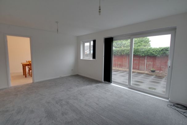 4 bed detached house to rent in Rugby Road, Hinckley, LE10 - Photo 1