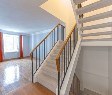 For Lease - 1799 Bromont Way, Orleans - Convent Glen and Area, Ontario - Photo 4