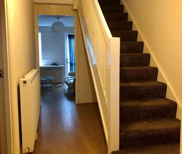 3 Bed Terraced House, Birch Close, E16 - Photo 4