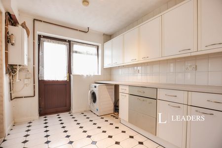4 bedroom detached to rent Strelley Avenue, Standens Barn, NN3 9UH - Photo 5