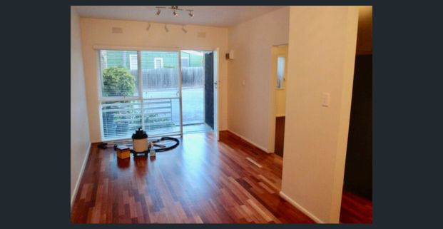 renovated one bedroom ground floor unit in Hawthorn East - Photo 1