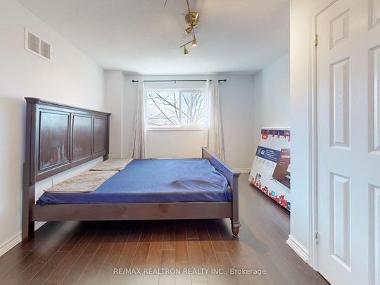 For Lease - 426 Herridge Circle, Newmarket, Ontario - Photo 1