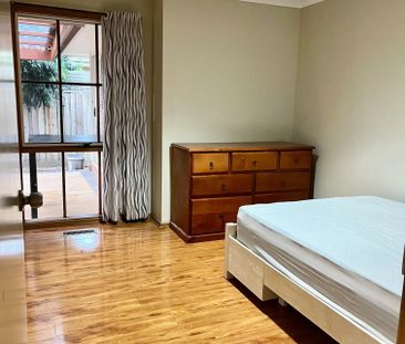 Cranbourne North - Photo 6