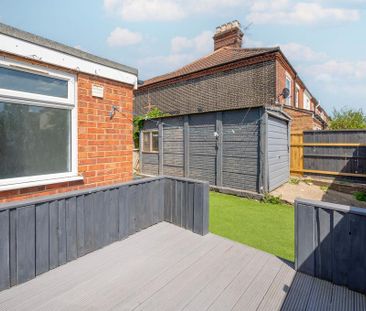 4 bedroom end of terrace house to rent - Photo 4