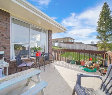 4 BEDROOM FAMILY HOME IN BIRKDALE - Photo 3