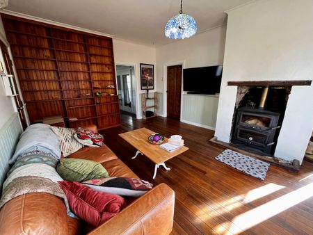 CUTE AND COSY COUNTRY LIVING - Photo 2