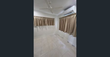 Fully renovated Half Duplex with fenced yard - Photo 4