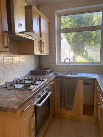3 bedroom semi-detached house to rent - Photo 3