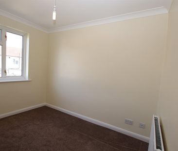 2 bedroom Terraced House to let - Photo 4