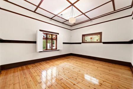 Grand and elegant haven in a prized pocket of Hawthorn - Photo 3