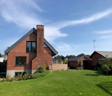 Lys, rummelig og umøbleret villa i Lyngby – Kulsviertoften - Photo 1