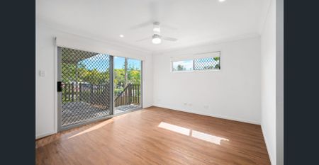 SPACIOUS 4 BEDROOM TOWNHOUSE IN QUIET COMPLEX - Photo 3