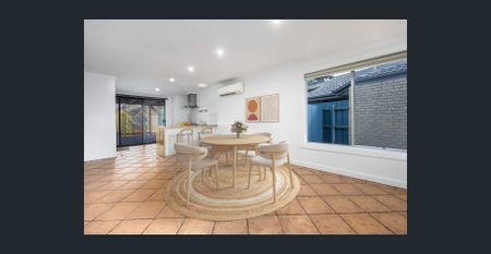 3 Bedroom Home Relaxed Beachside Living - Photo 3