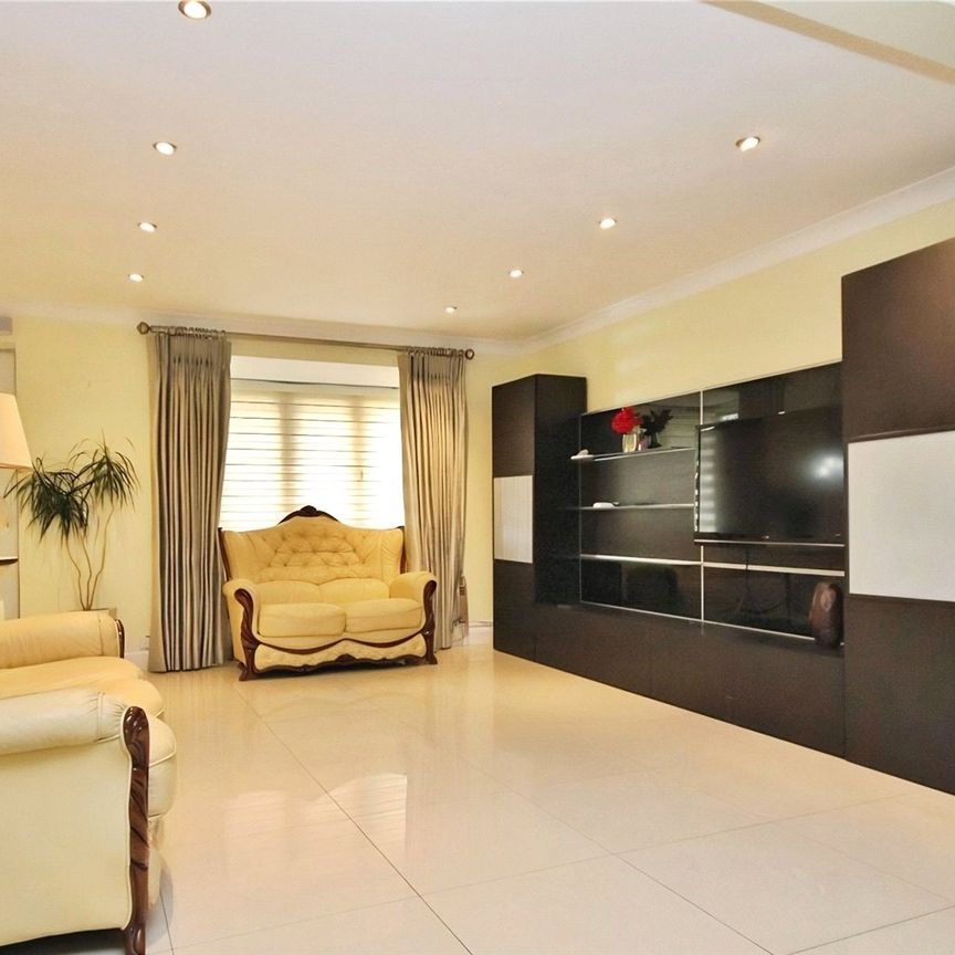 Caddy Close, Egham, Surrey, TW20 9JL - Photo 1