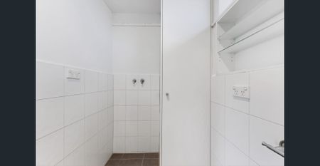 STYLISH REFRESHED APARTMENT IN PRIME KEW LOCATION - Photo 5