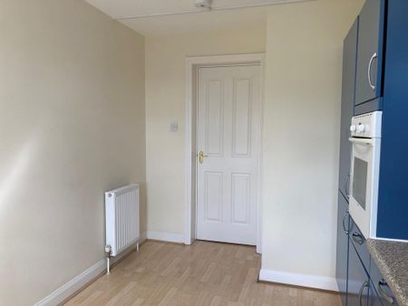 3 bedroom flat to rent - Photo 2