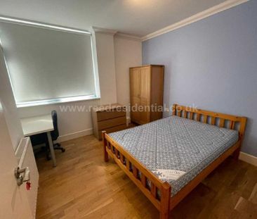 4 bedroom flat to rent - Photo 2
