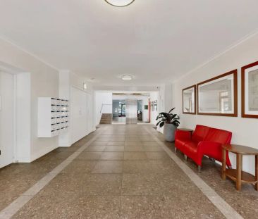“Modern One-Bedroom Apartment in Prime St Kilda Road Location” - Photo 5