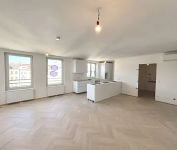 1030! Hochwertig sanierte, sehr schöne 4-Zimmer-DG-Maisonette mit Terrasse ab November 26! ERSTBEZUG NACH SANIERUNG! - Photo 2