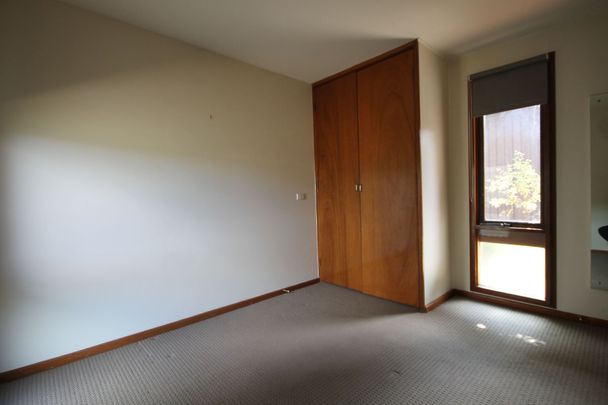 SINGLE BEDROOM, CLOSE TO TOWN - Photo 1