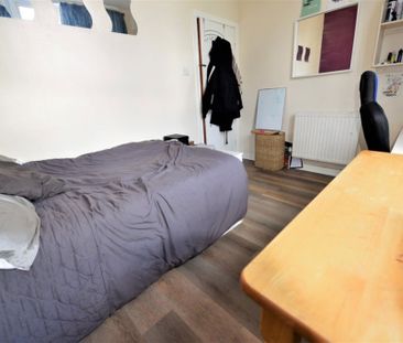 2 bedroom Flat in Flat B - 2 Bed, Leeds - Photo 5
