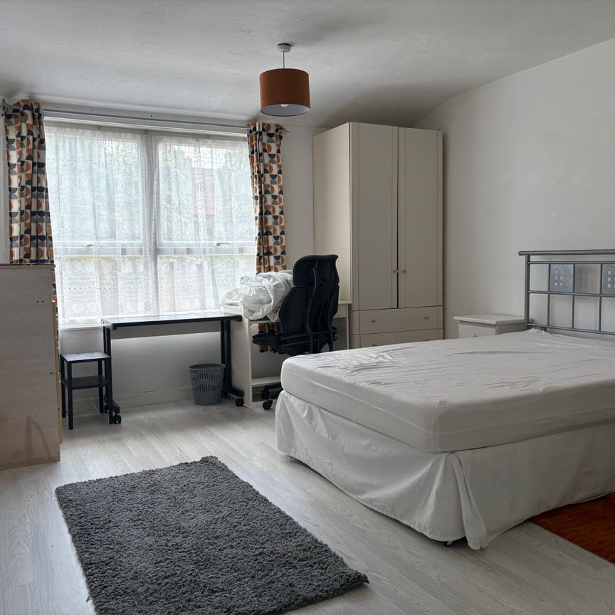 Ivanhoe Close, Cowley , Uxbridge - Photo 1