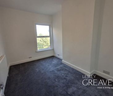 3 bedroom end of terrace house to rent - Photo 3