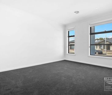 Family Home in Perfect Location - Photo 4