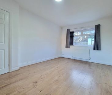 Ling Avenue - Photo 3