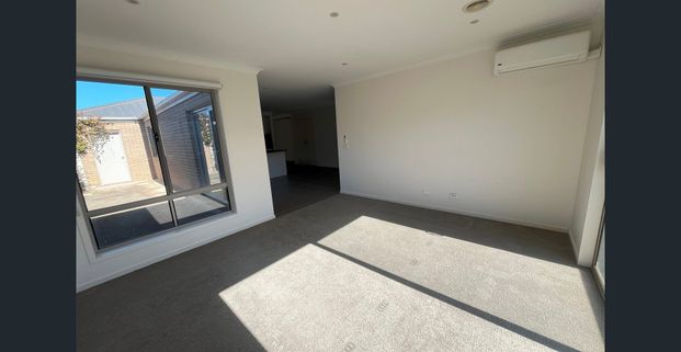 Spectacular Family Home - Photo 1