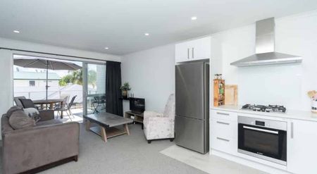 Modern Townhouse in Prime Location – Close to CBD, Hospitals & Hamilton Lake - Photo 5