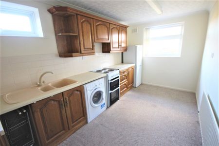 2 bedroom apartment to let - Photo 3