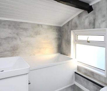 2 bedroom end of terrace house to rent - Photo 5