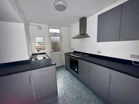 3 bedroom terraced house to rent - Photo 4
