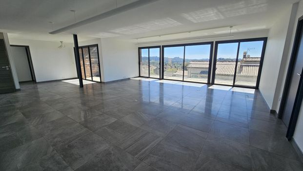 Location Maison 5 pièces 209m² LA COLLE SUR LOUP 06480 - Photo 1