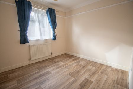 Three bedroom detached bungalow in the desirable village of Dersingham - Photo 3