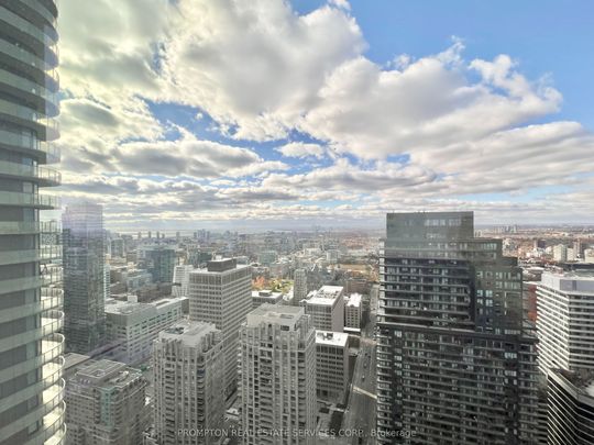 8 Wellesley Street W #5215 - Photo 1