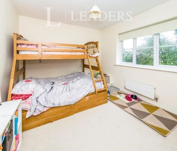 4 bedroom detached house to rent - Photo 2