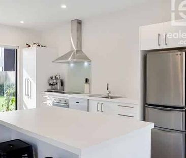 Stand Alone Townhouse - Photo 4