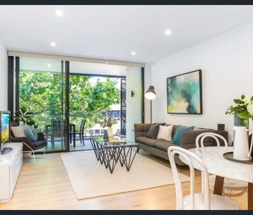 Stylish & Spacious 2 Bedroom Apartment in the Heart of Crows Nest - Photo 1