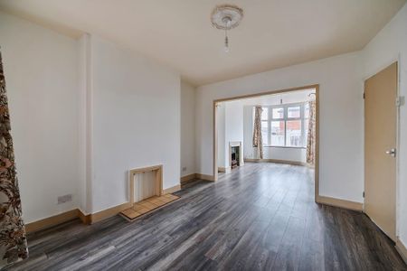 3 bedroom end of terrace house to rent - Photo 2