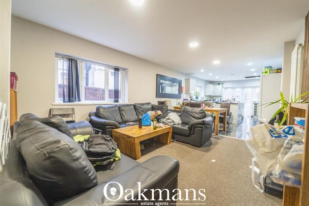 8 bedroom house to rent - Photo 1