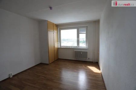 Udržovaná slunná garsonka s výhledem na Rolavu v Karlových Varech - Photo 2